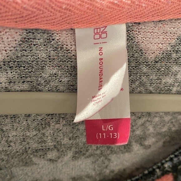 ⭐️ No boundaries Lg 11-13 sweater lightweight - Picture 3 of 3
